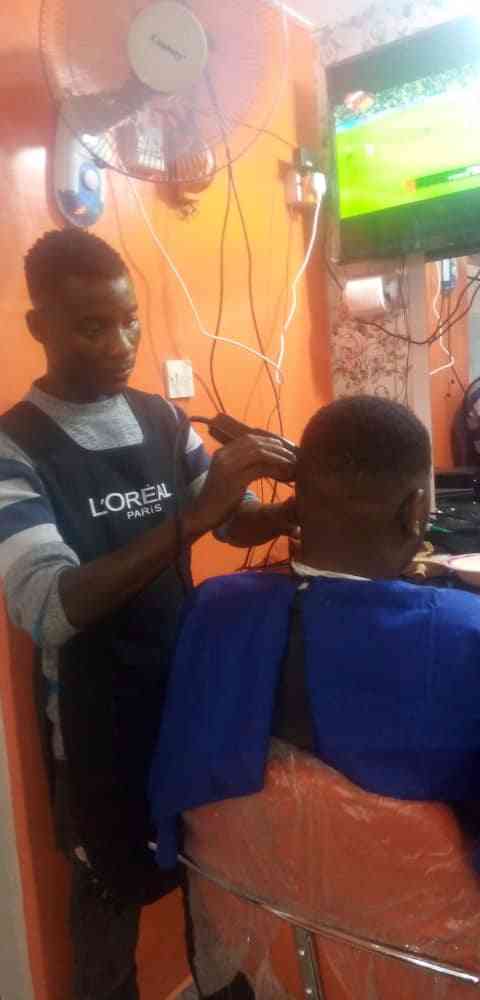 Em khay barber shop