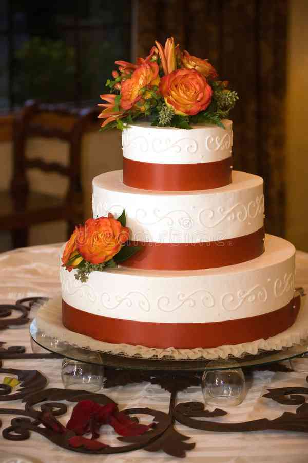 WEDDING CAKE  IN OJO ,LAGOS.. 08034809897