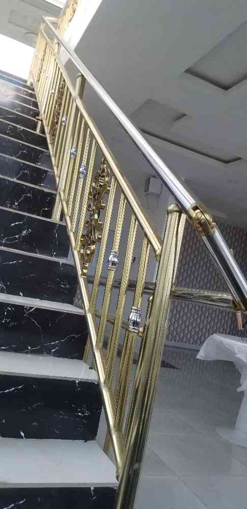 Aluminum and steel handrail