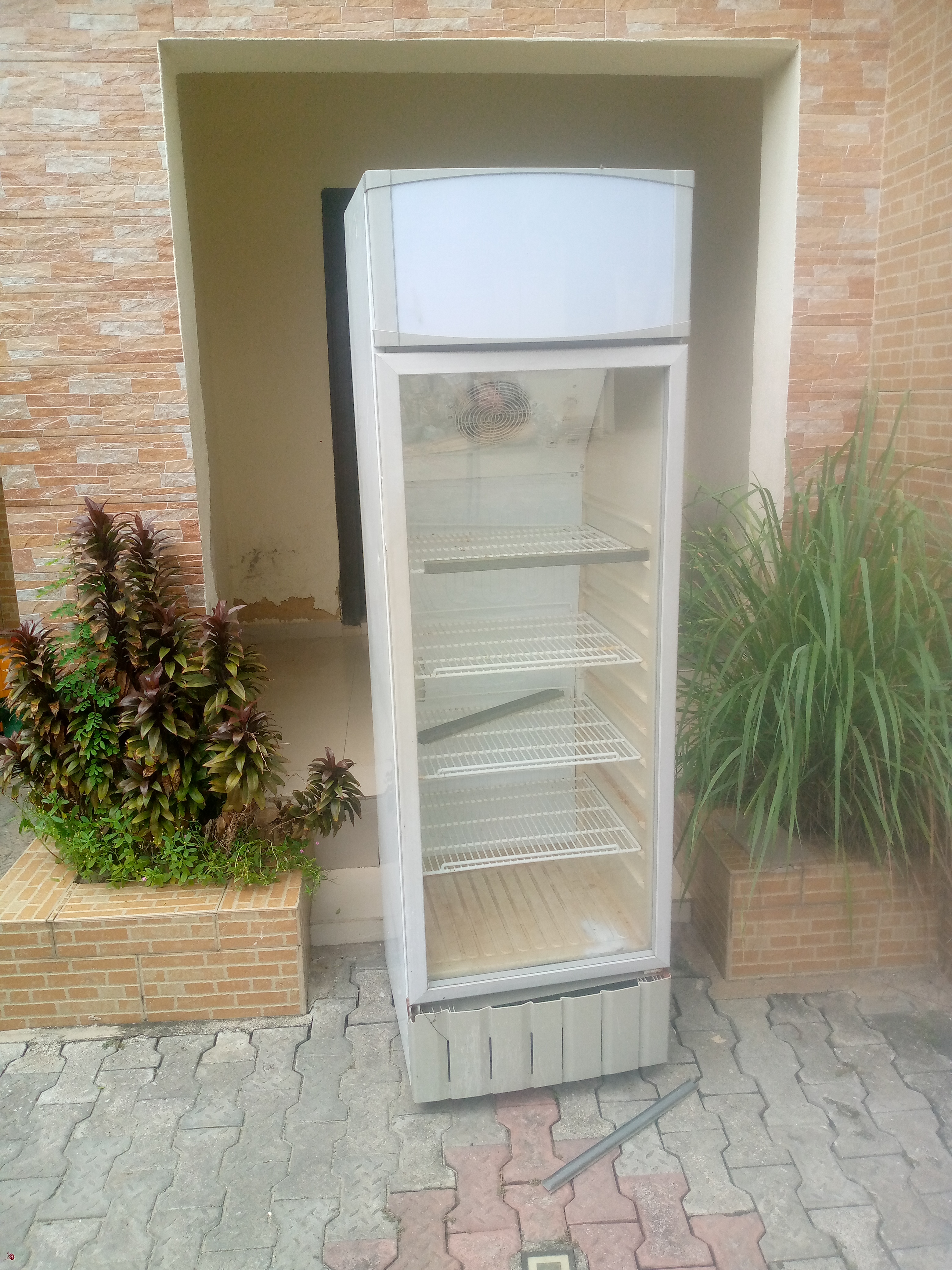 air conditioning and fridge repairs picture