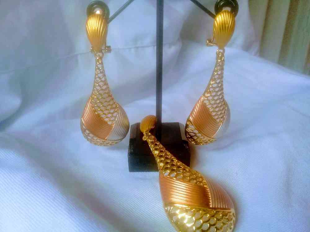 Reuvena bridals