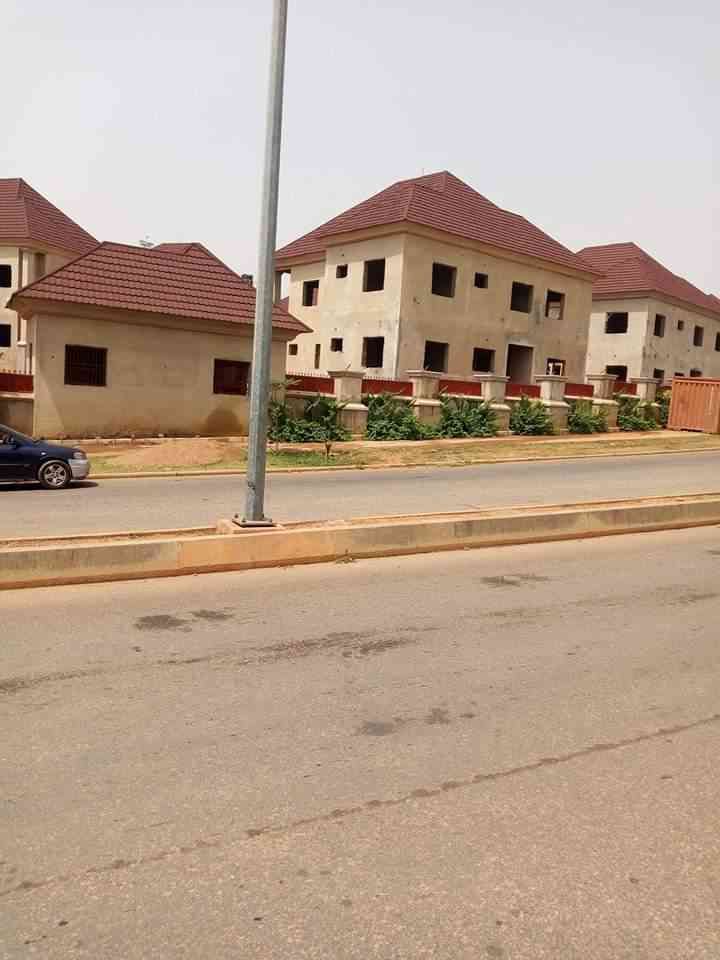 6 bedroom duplex for sale in Guzape district of abuja