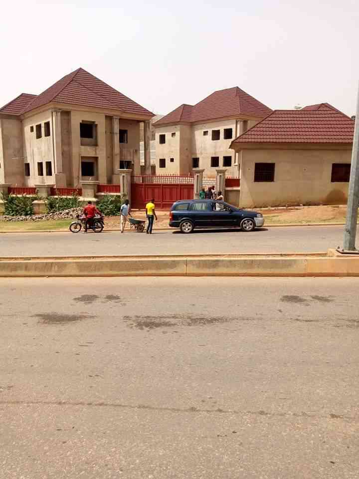 6 bedroom duplex for sale in Guzape district of abuja