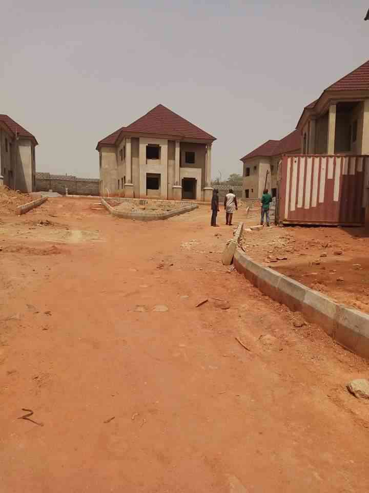 6 bedroom duplex for sale in Guzape district of abuja