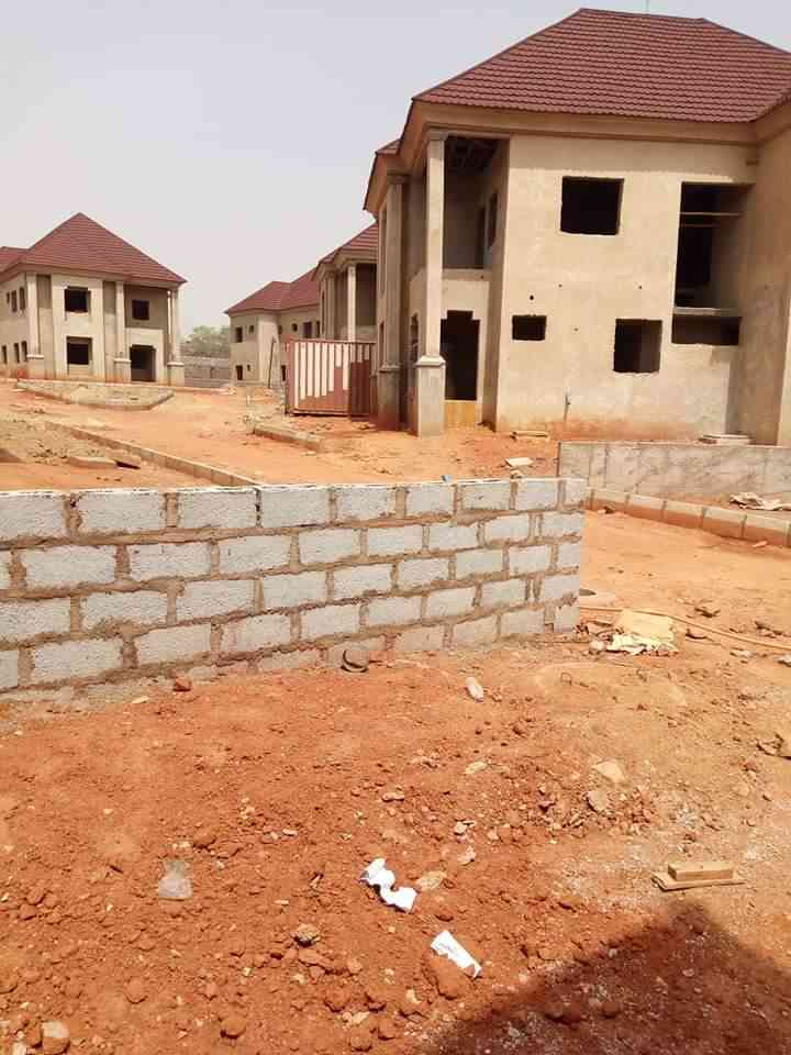 6 bedroom duplex for sale in Guzape district of abuja