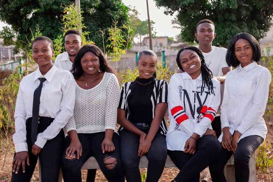 Gallant ushers and food servers