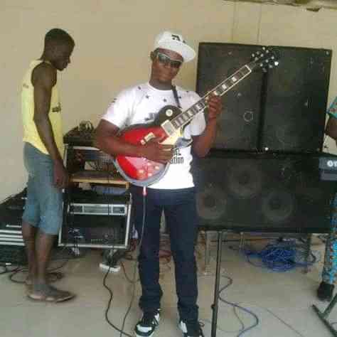 Guitarist oluwatosin